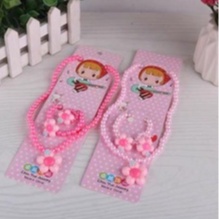 Kit Colar/Pulseira e Anel Infantil Flor Borboleta e Laço de Miçangas Pérola Bijuterias