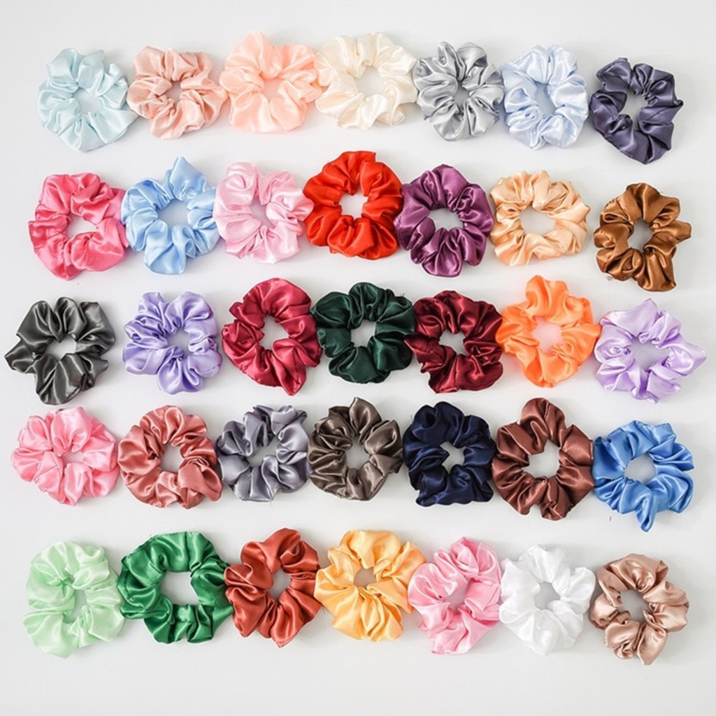 Xuxinha fru fru scrunchie feita em cetim anti frizz
