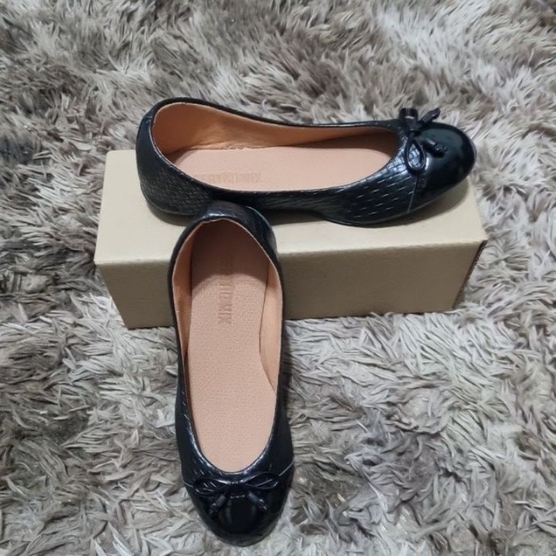 Sapatilha feminina Renata bico redondo trisse com lacinho moda evangélica estilo casual dia a dia.