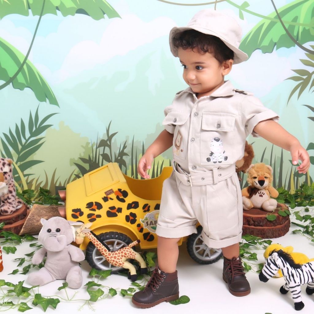 Macacão Animais Safari Manga Curta Infantil Bege Menino