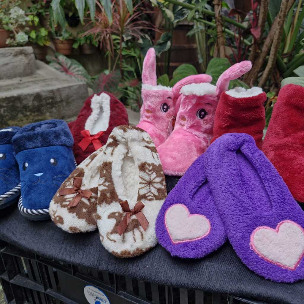 Pantufa Botinha Infantil Coloridas Diversos Modelos Coração Coelho Camuflado Onça Xadrez