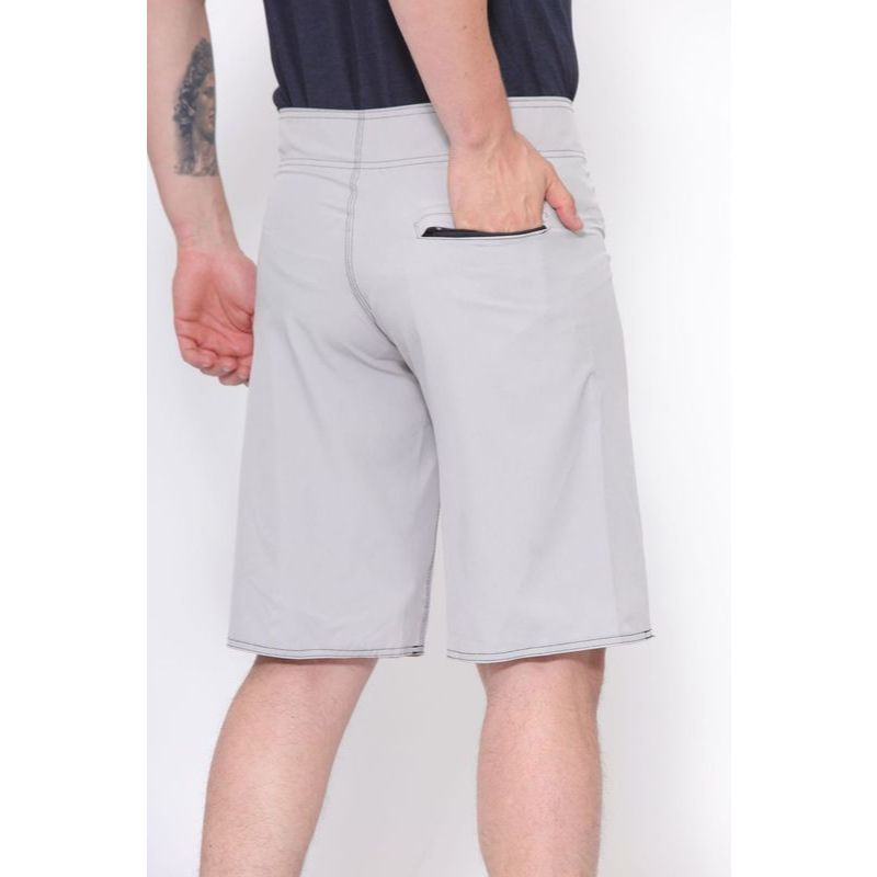 Bermuda Masculina com Elastano e Bolso Traseiro – Shorts Verão Praia