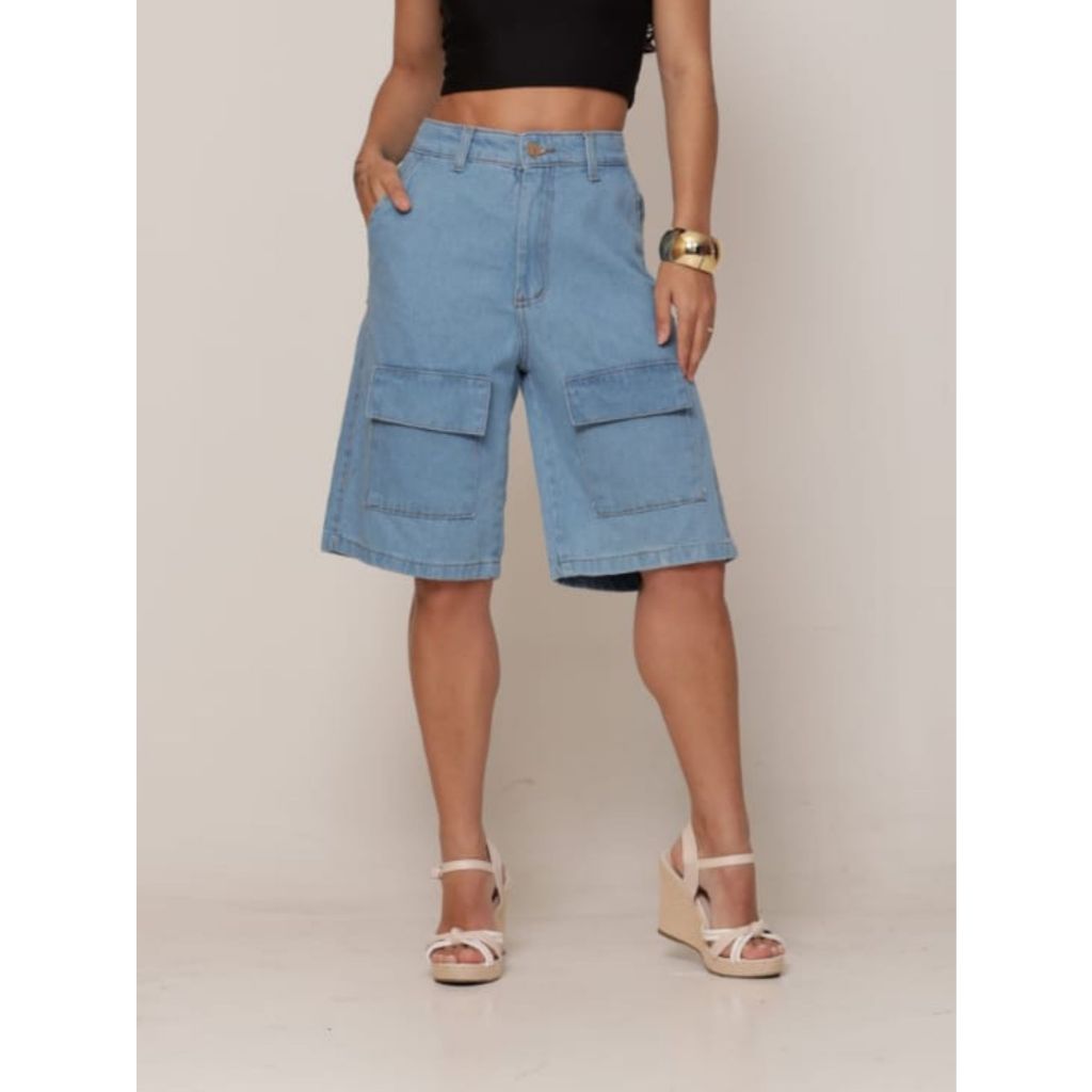 bermuda da moda feminina jeans média  com bolsos frontal moda atual jeans moda casual.