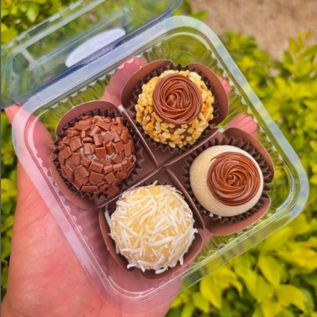 300 Embalagem Para Bolo e Brigadeiro Bolo Docinho Salgados Quadrada 200ml 10,3x10,3x6,1 4 Brigadeir