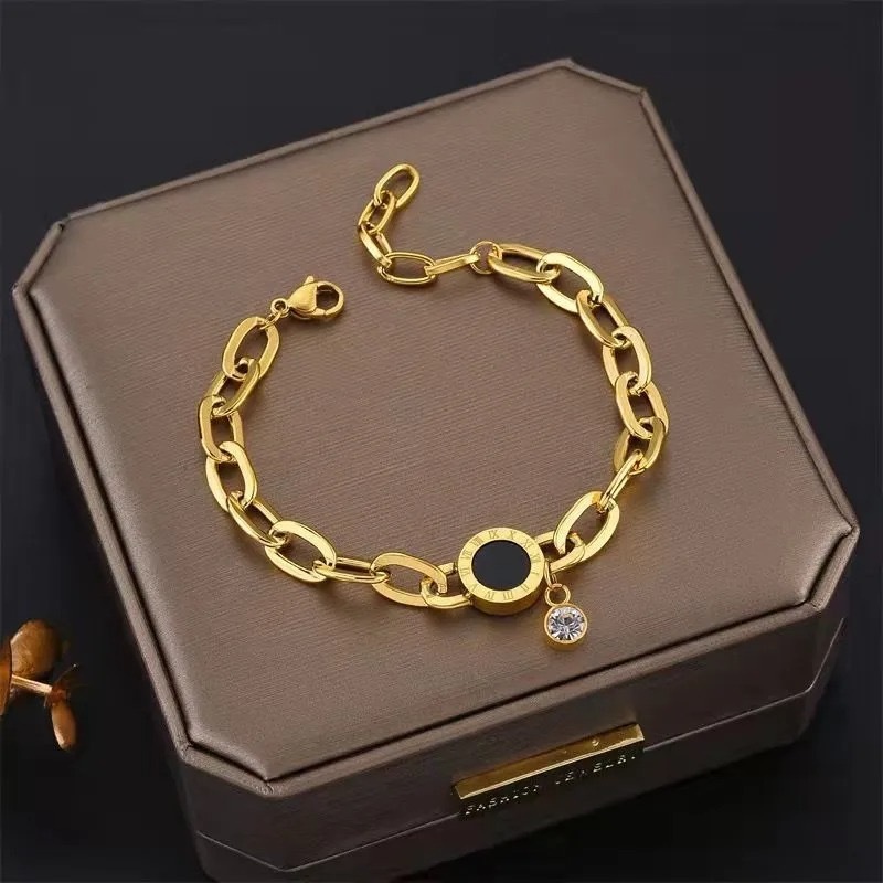 Pulseira de diamante com algarismo romano dourado em aço titânio 18K elegante e de alta qualidade