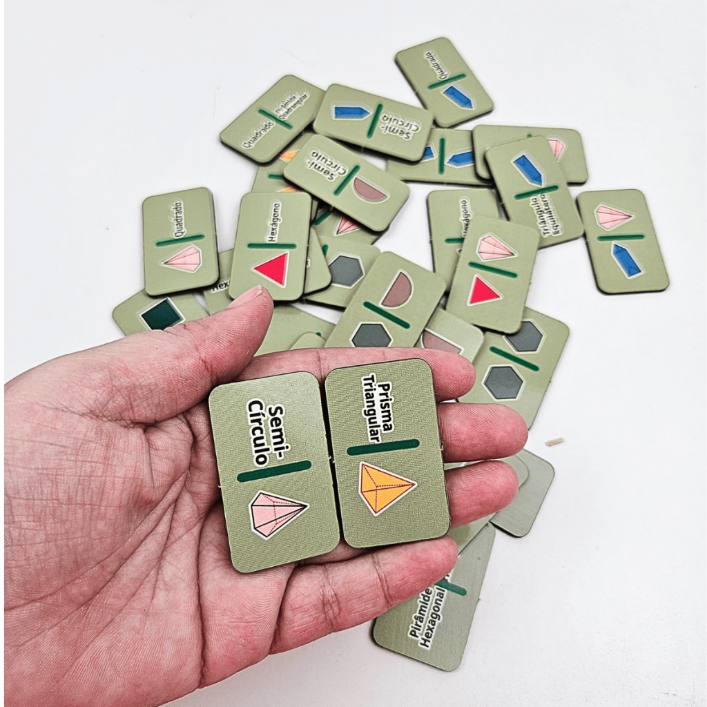 Dominó Geométrico - Recurso Pedagógico Geometria - Jogo de Formas Planas e Espaciais - MDF - 28 pçs