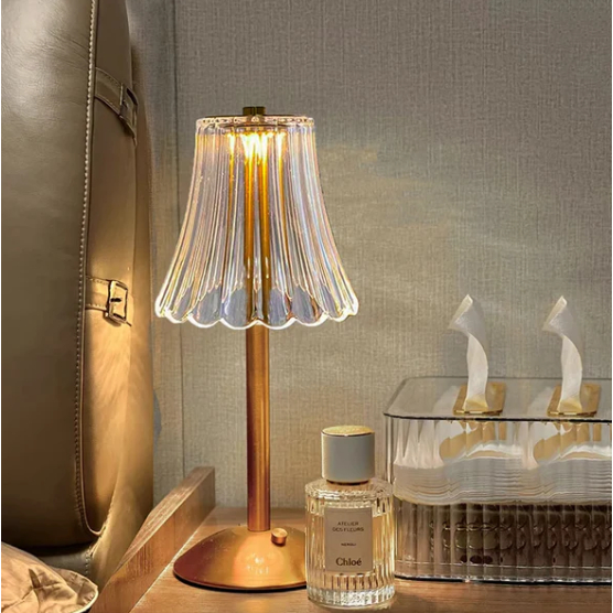 Luminária de Mesa Vintage com Base Dourada e Cúpula Transparente Decoração Iluminação GABISHOP