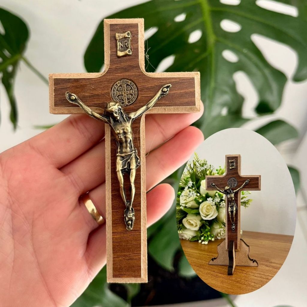 Crucifixo São Bento Madeira Mdf Cruz Pequena Mesa Mão E Parede