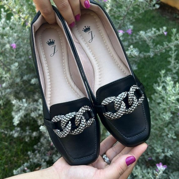 Mocassim Feminino Bico Quadrado Sapatilha Metalizada Corrente Detalhada Sapatos Confortavel Novidade
