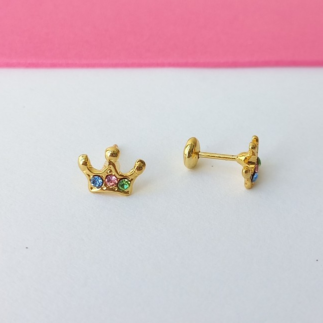 Brinco Infantil Mini Coroa Colorida Tarraxa Baby Banho Ouro 18k Antialérgico