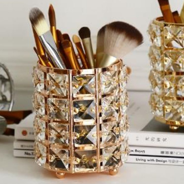 Porta-pincéis de maquilhagem de cristal elegante e elegante, um lugar para cosméticos e artigos - um presente especial
