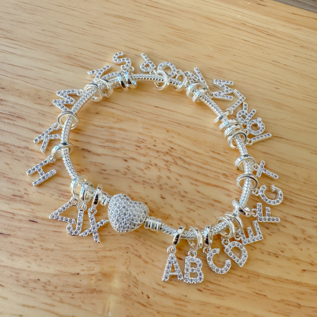 Pulseira Berloque Pingente Letra Cravejada Em Prata 925