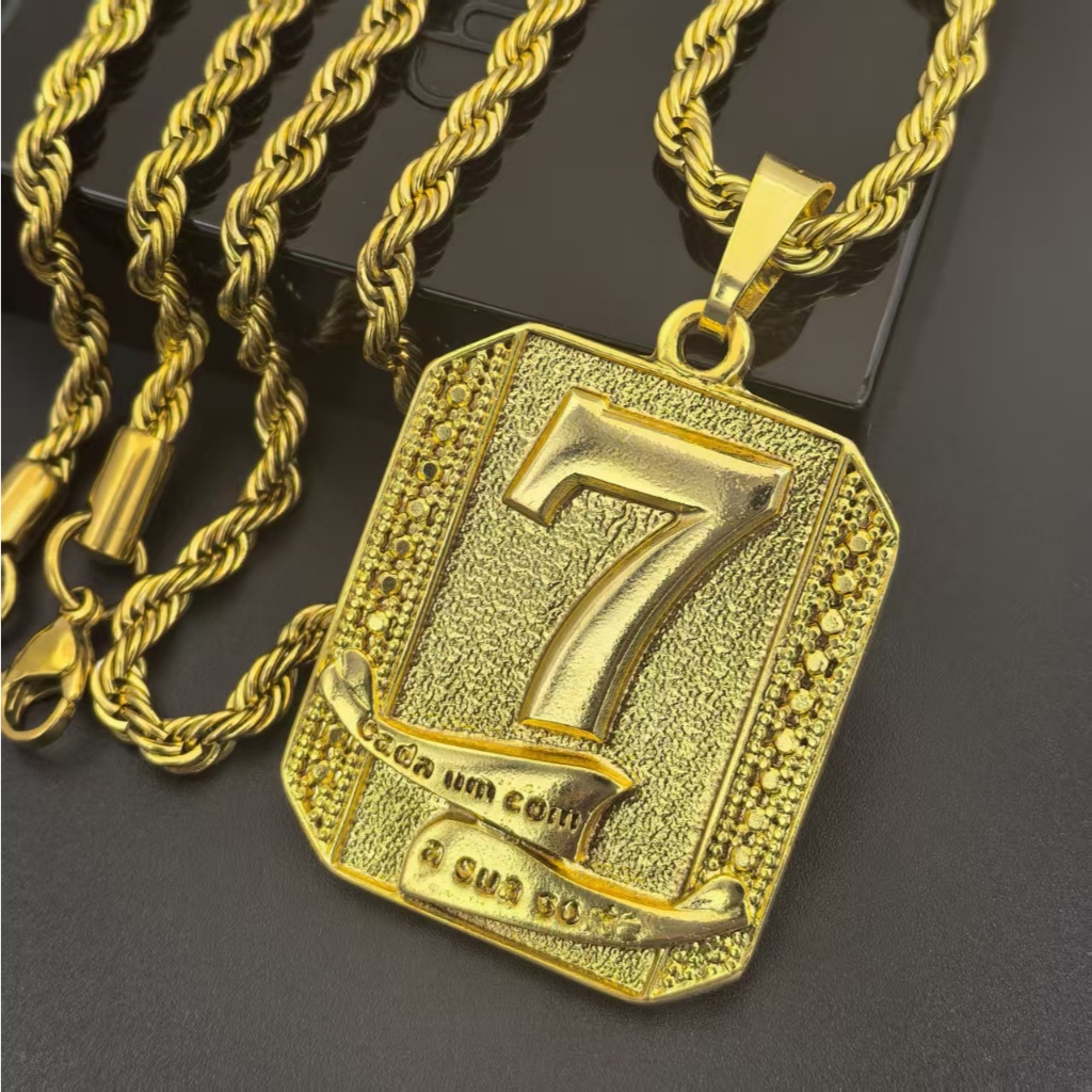 Colar - Masculino com Cordão de Moeda Antiga e Pingente de Cadeado Cassino Número 7 - Banhado a Ouro