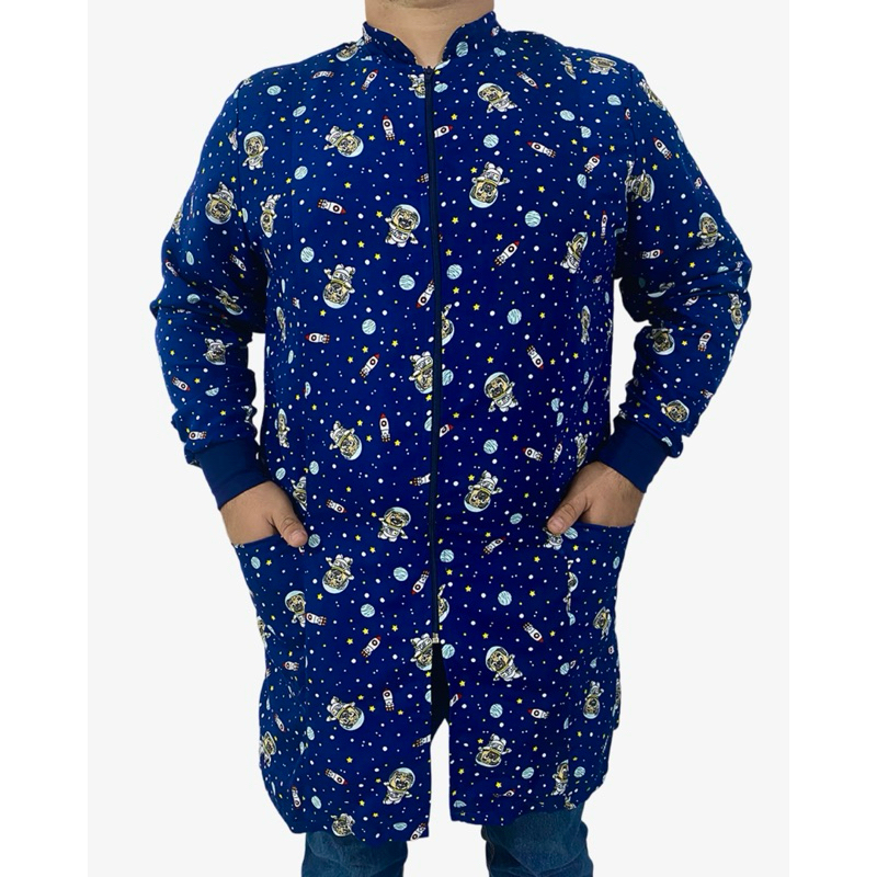 Jaleco Masculino Estampado Pediatria Astronauta Azul Profissional Saúde Veterinário Odontologia Enfermagem