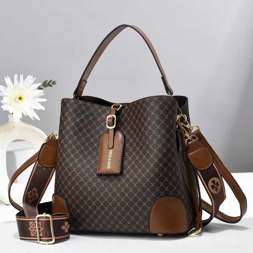 BOLSA FEMININA TRANSVERSAL COM ALÇA LATERAL COD-5889