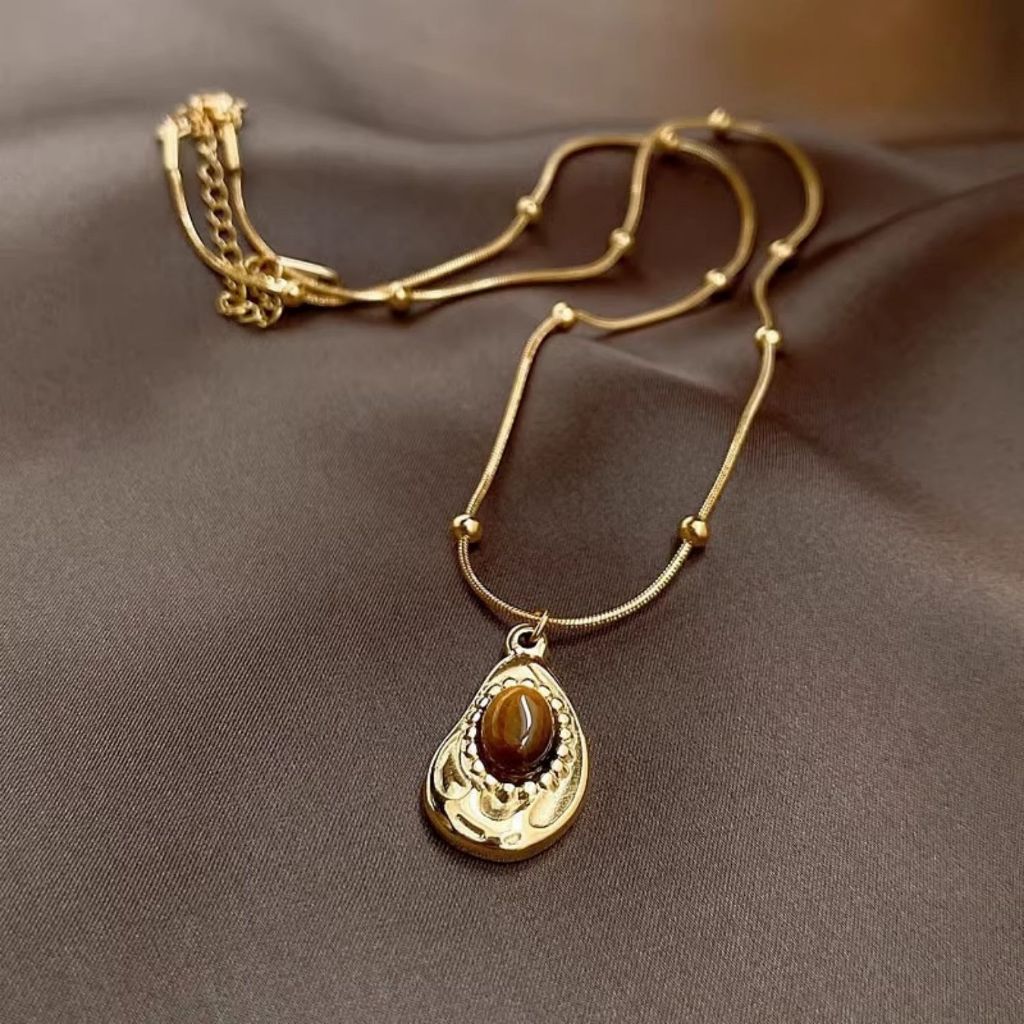 Colar vintage em aço inoxidável 18K com pedra olho de tigre irregular, design exclusivo, luxuoso e discreto, corrente de