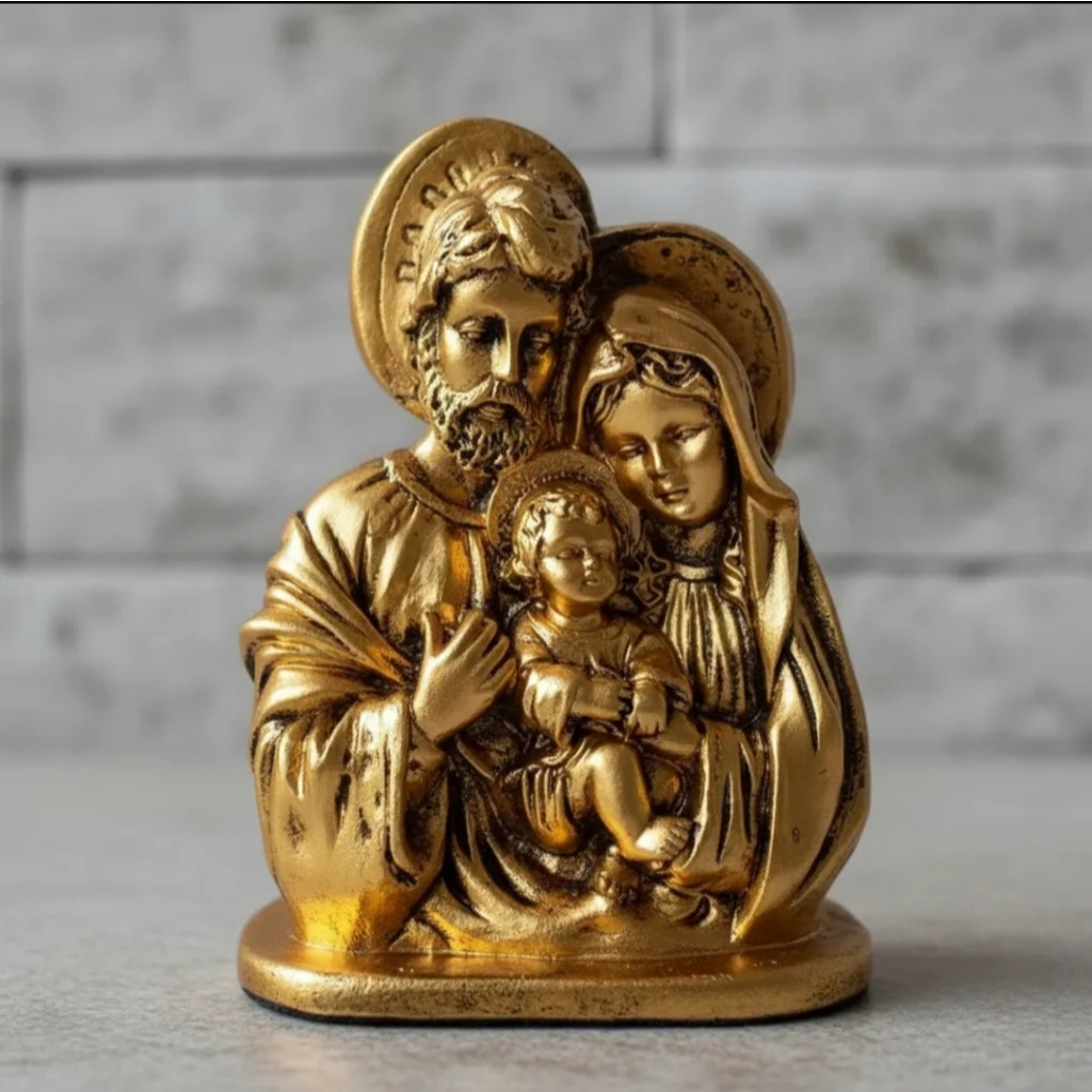 Sagrada Família enfeite decorativo religioso dourado em gesso