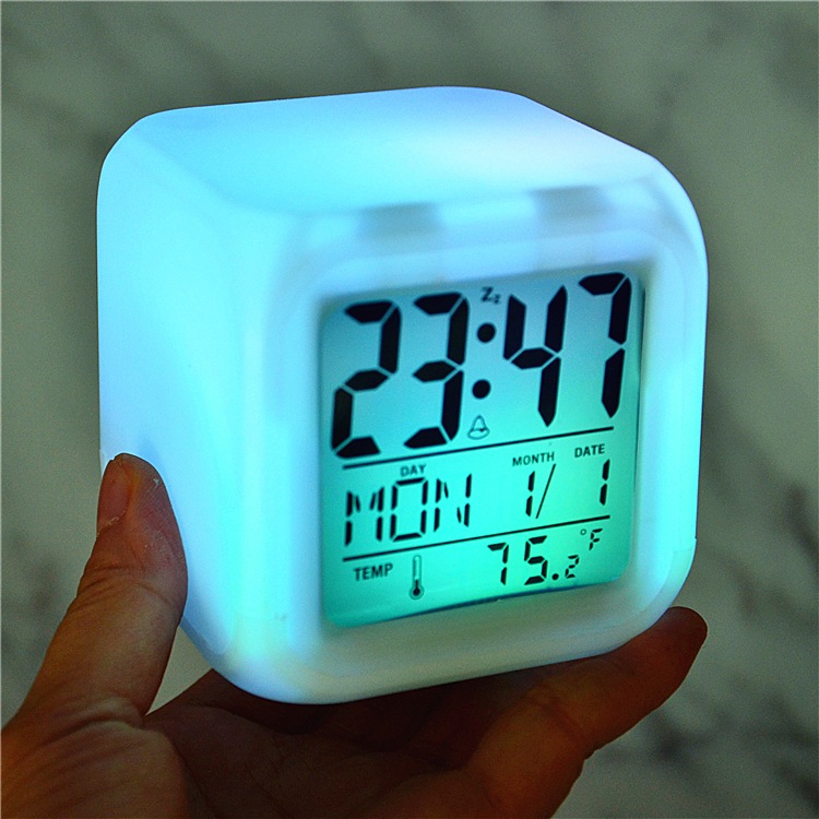 Relógio Cubo LED Digital Despertador - Muda 7 Cores Colorido, Moderno e Prático