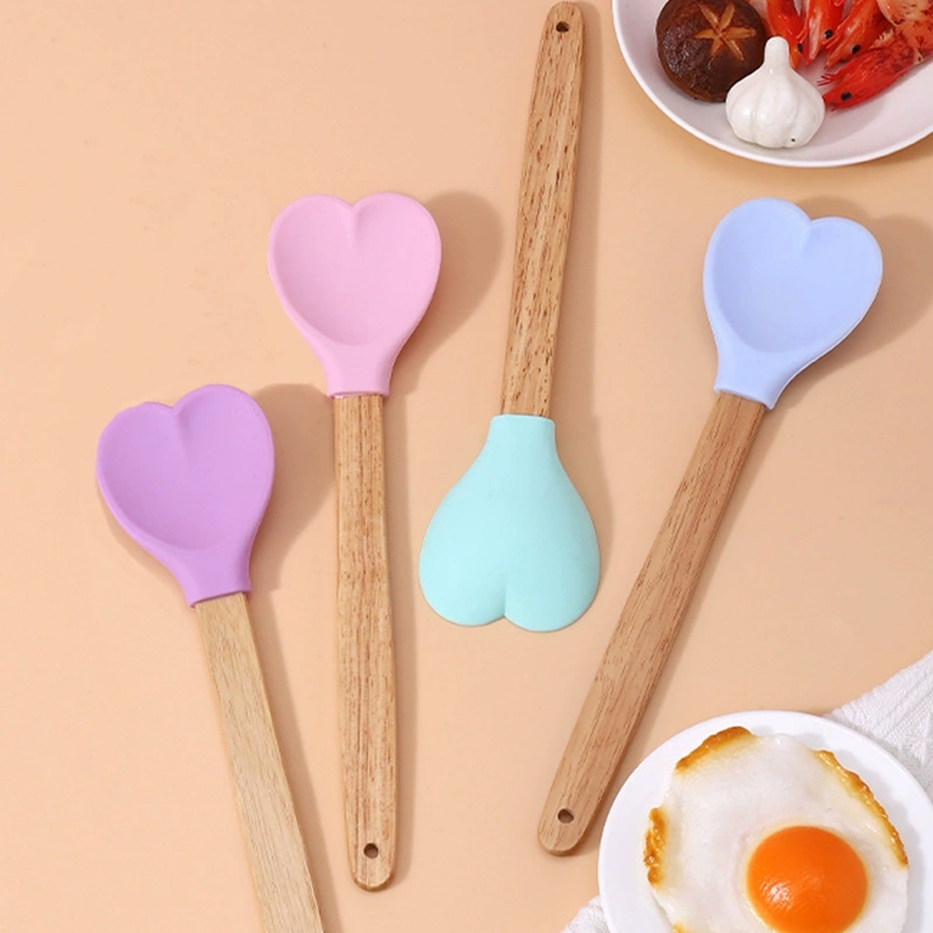 KIT 4 Espátulas Colher De Silicone Com Cabo De Bambu Madeira Cozinha Confeitaria em formato Coração
