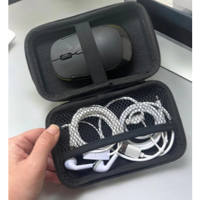 Estojo Case Preto com Zíper e Rede Interna para Acessórios, Fones, Cabos ou Pendrive