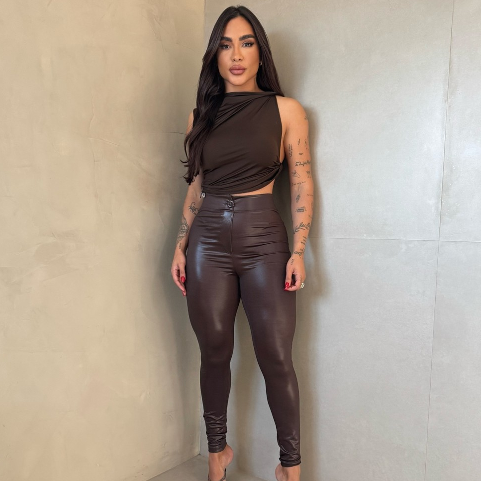 Calça Feminina Cirrê Premium Estilo Montaria Cintura Alta Modeladora Brilho Leve Casual Elegante