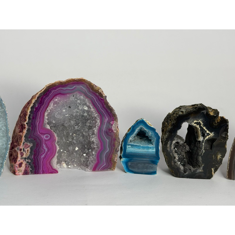 Geodos Naturais de ágata natura, roxo, rosa,verde ,azul.