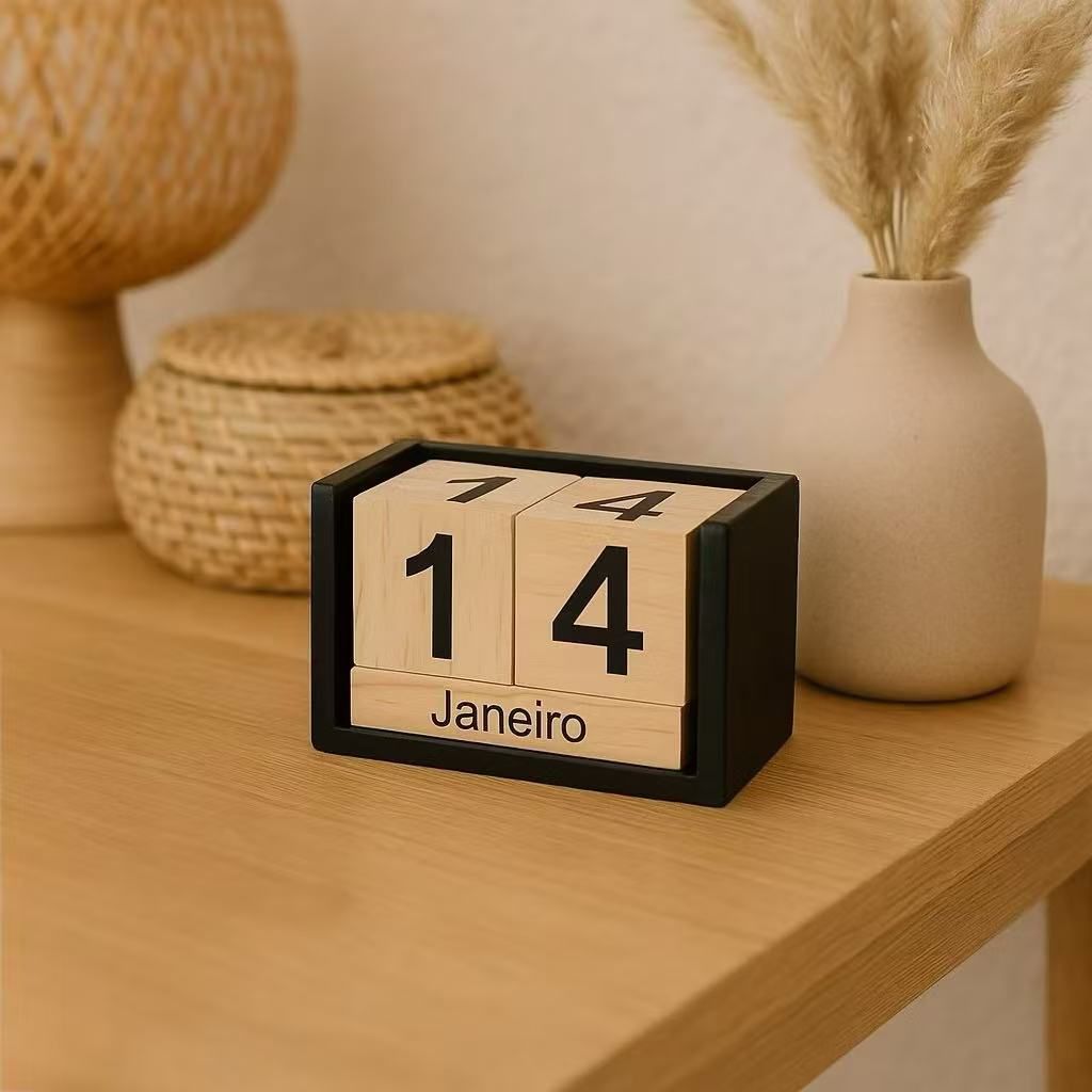 Mini Calendário de Inglês Madeira Decorativo Prático e Sustentável 9.5cm✖️5cm