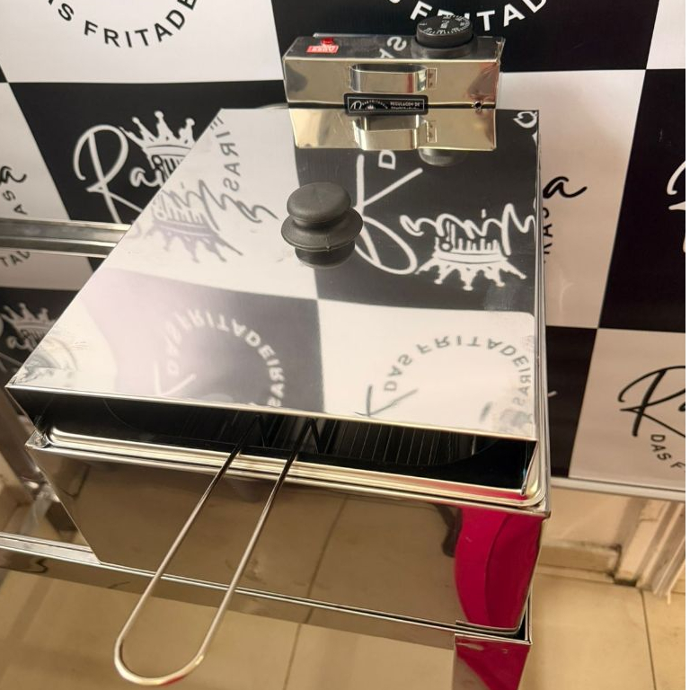 Fritadeira Elétrica em Inox 7 Litros 3.000 Watts + Tampa Anti Respingo- Alto Desempenho para sua cozinha