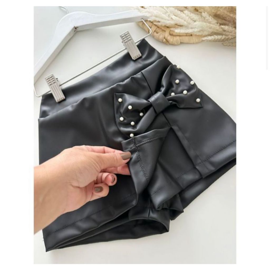 Shorts saia de couro com laço
