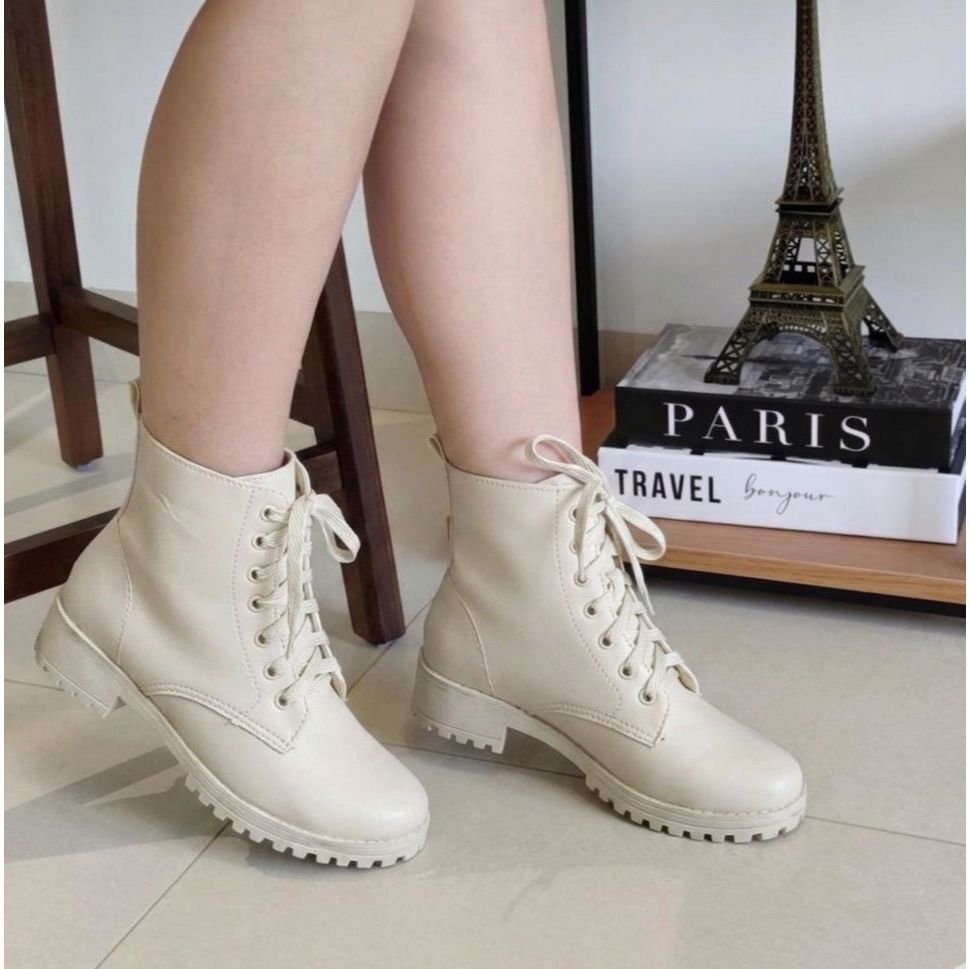 Bota Coturno Feminino Tradicional cor OFF Lançamento Confortável Estilosa Blogueira