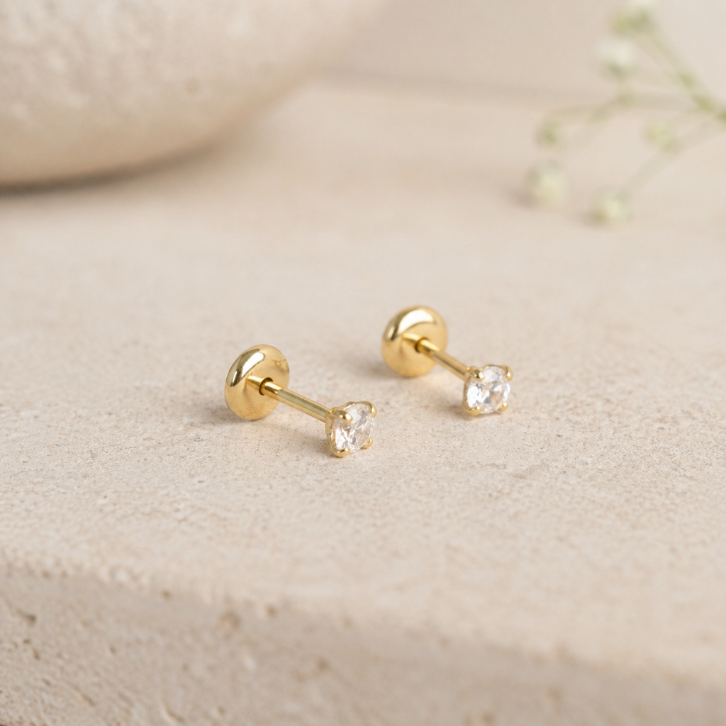 Brinco Pedrinha Zircônia 3mm Folheado a Ouro 18k com Tarraxa Baby Segurança e Conforto - Bebê e Segundo Furo Menina