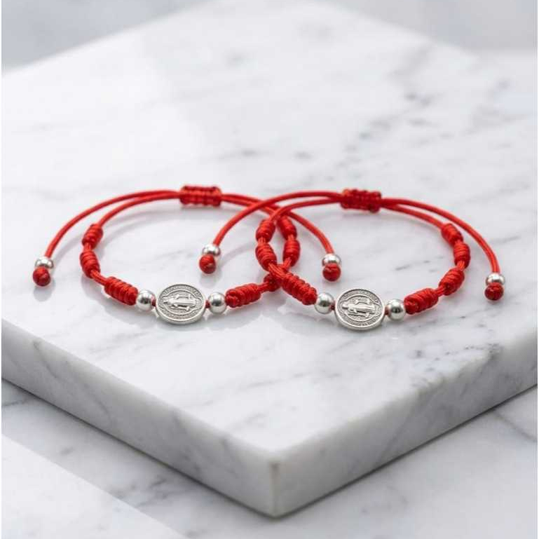 Pulseiras com medalha de São Bento 7 nós ajustável.
