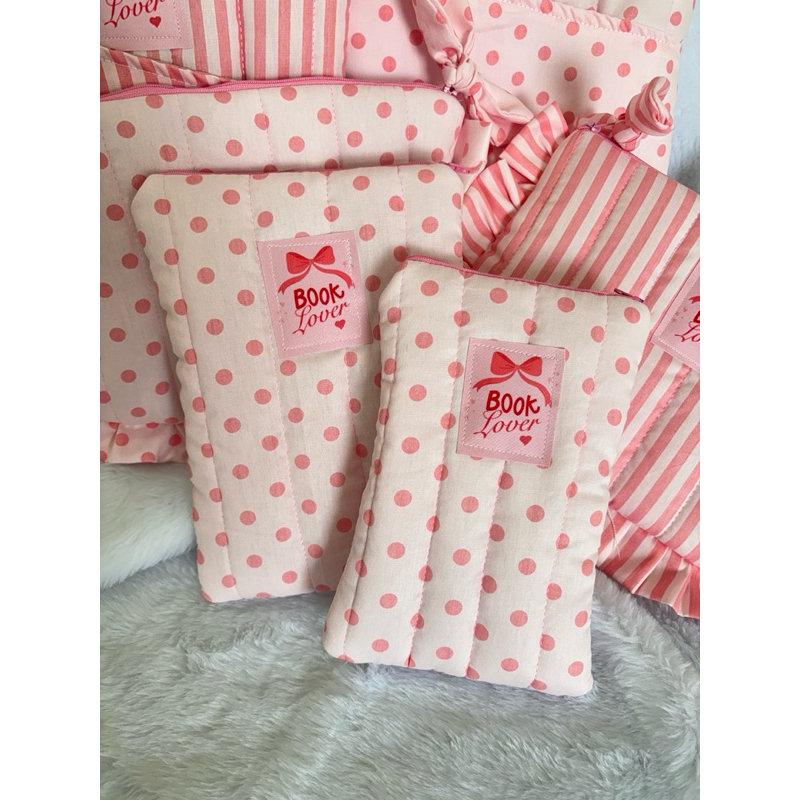 Case porta Kindle “In my kindle Era” rosas que amamos!