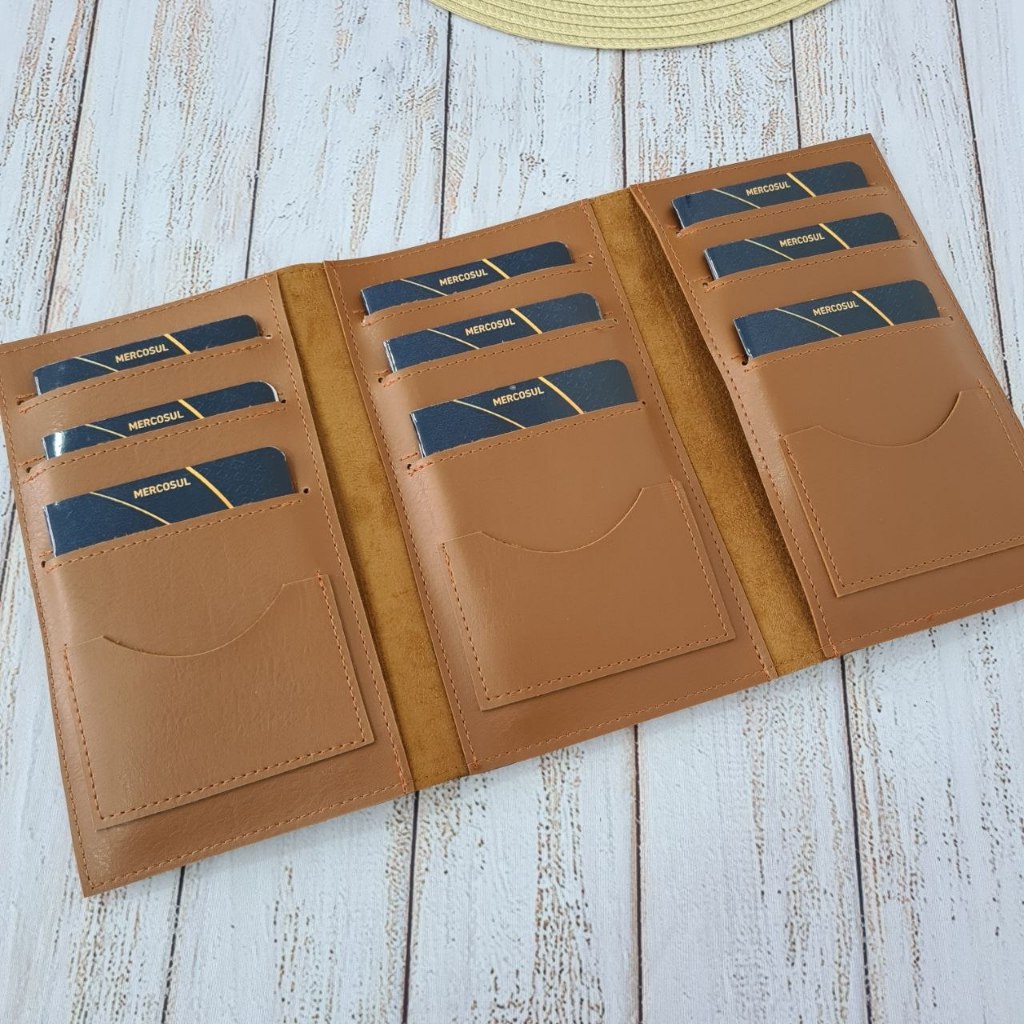 Capa Porta Passaporte Família para 9 passaportes - Personalizado com nomes ou iniciais.