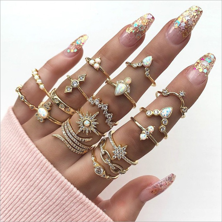 Conjunto de 17 Anéis Feminino Boho Dourado com Strass | Estilo Boêmio Vintage Empilháveis