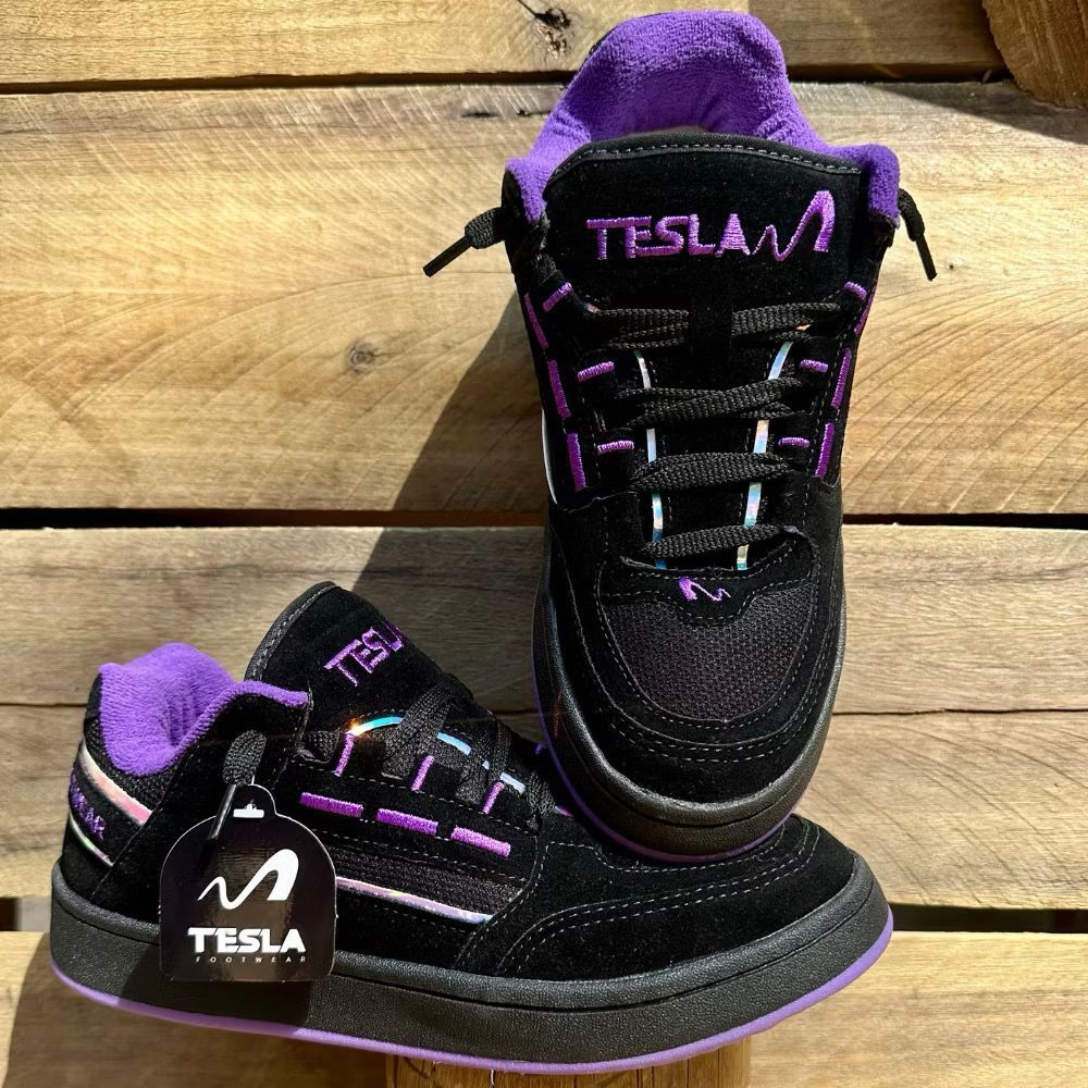 Tênis Casual Moderno Tesla Coil Preto e Roxo Refletivo – Confortável e Cheio de Personalidade