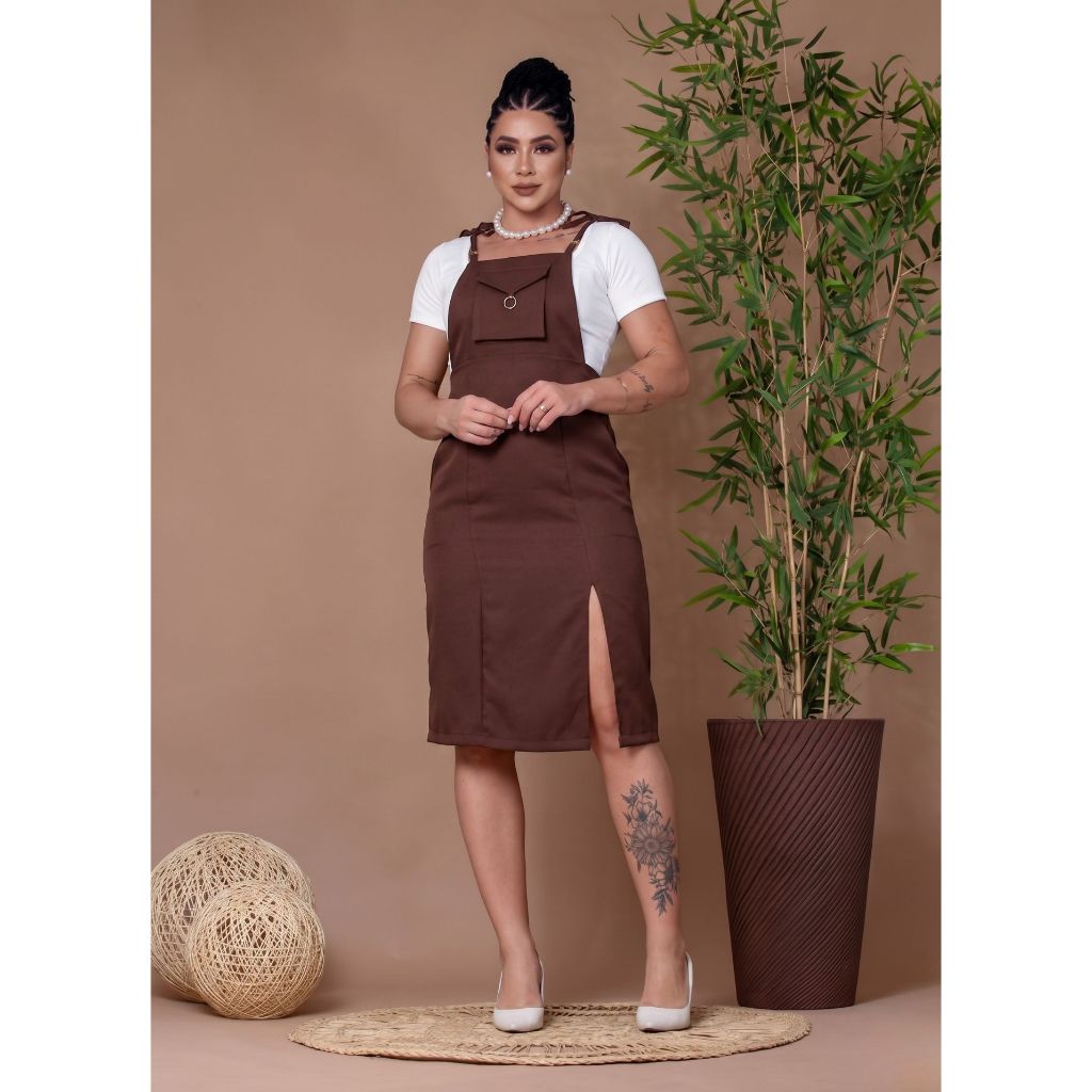 Saia Jardineira com Fenda na Lateral com Alça Regulavel e Bolso na Frente Atemporal Casual *PreçoBaixo* Lua Chic