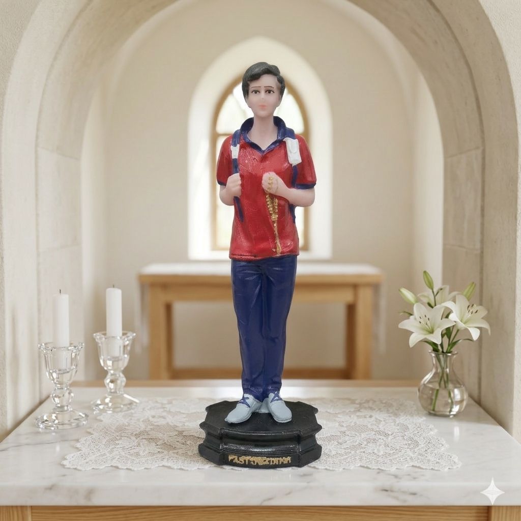 Imagem São Carlo Acutis 15cm Resina Estatueta Religiosa Católica Devoção Altar Presente Artesanal Igreja