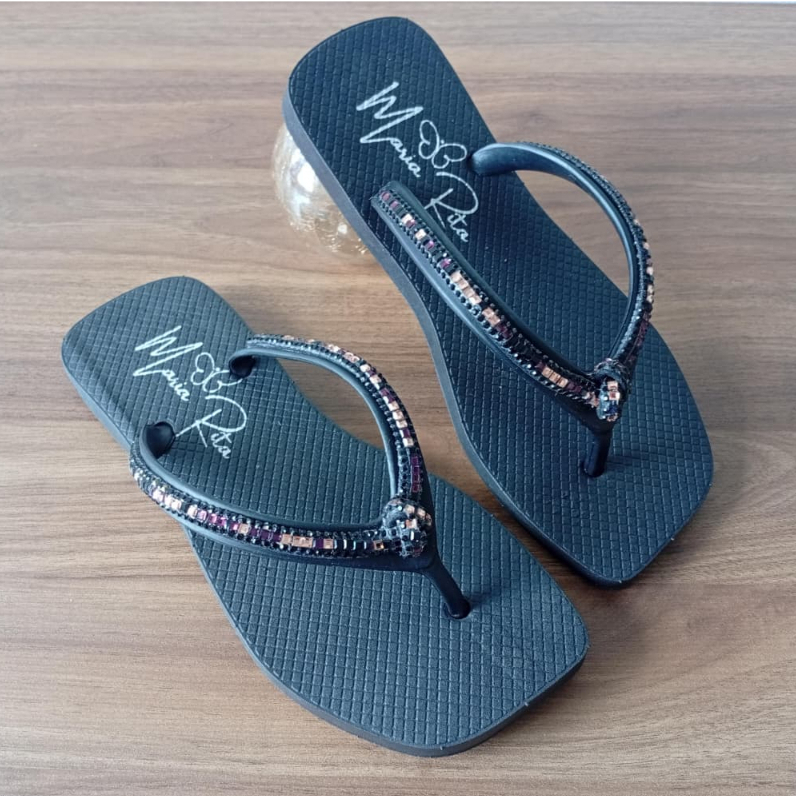Chinelo De Dedo Básico Com Strass  Bico Quadrado Colorido  F MR
