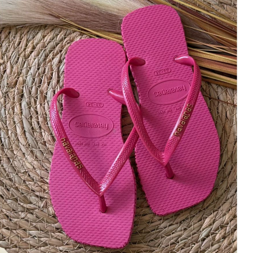 Chinelo Rasteira Feminina Básica Com Detalhe na Lateral