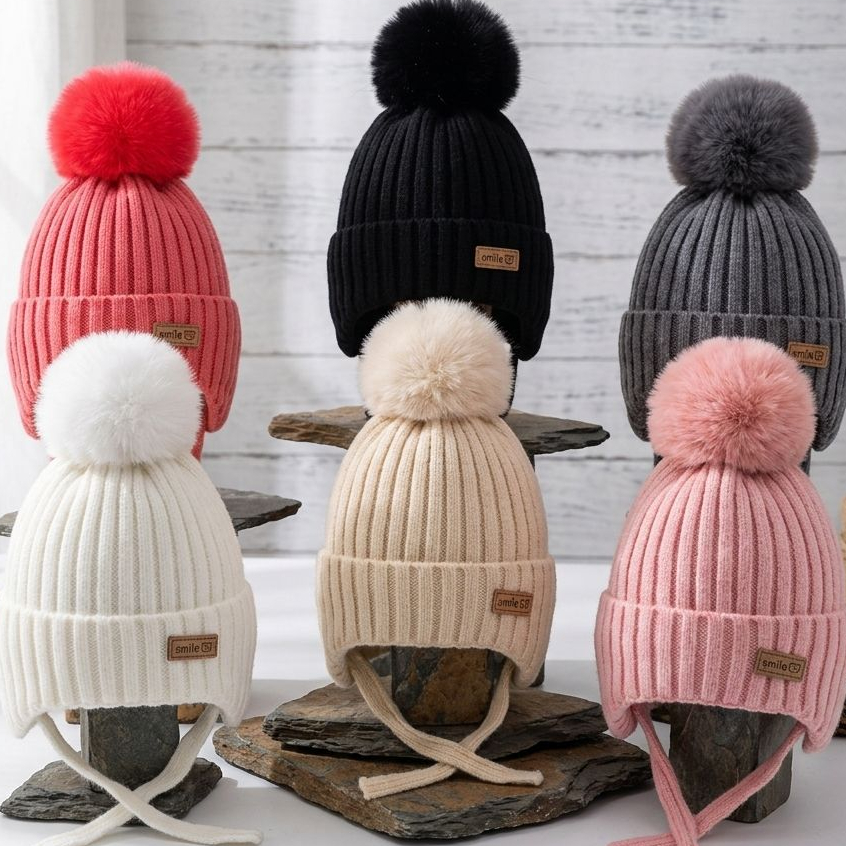 Gorro Infantil Urso Com Pompom – Touca de Pelúcia Macia, Confortável e Ultra Quentinha Para Meninos e Meninas