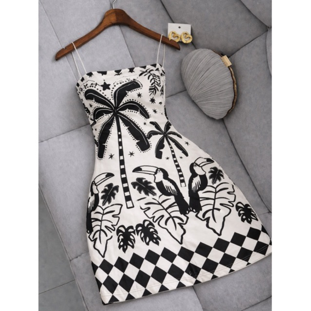 Vestido Feminino Ajustado Curto Tropical Preto e Branco com Estampa de Coqueiro e Tucano Alcinha Fina Verão Casual Praia
