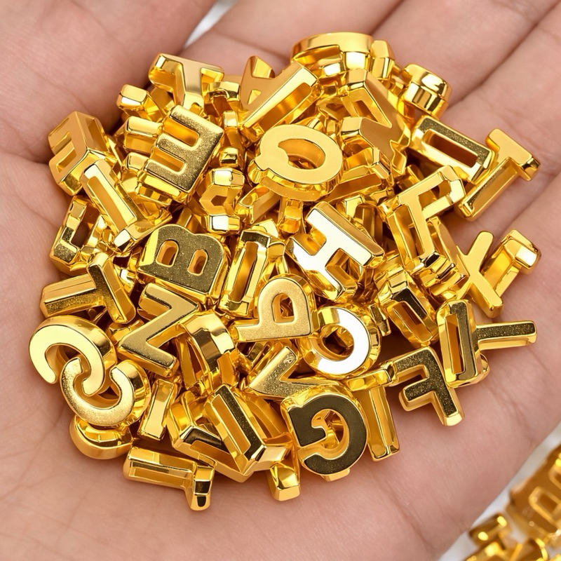 Letras Furo Passante Largo ABS 12mm Letra Sortida Artesanato Personalizar Bijuterias Dourado e Prata