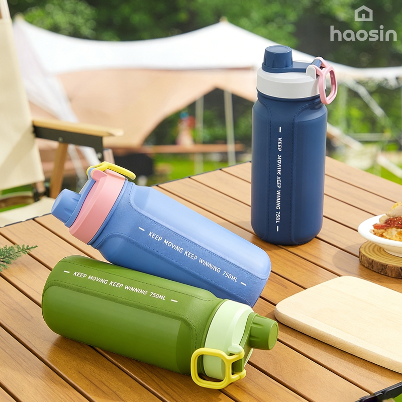 750ML Garrafa de água portátil de silicone, adequada para bolas de futebol e basquete