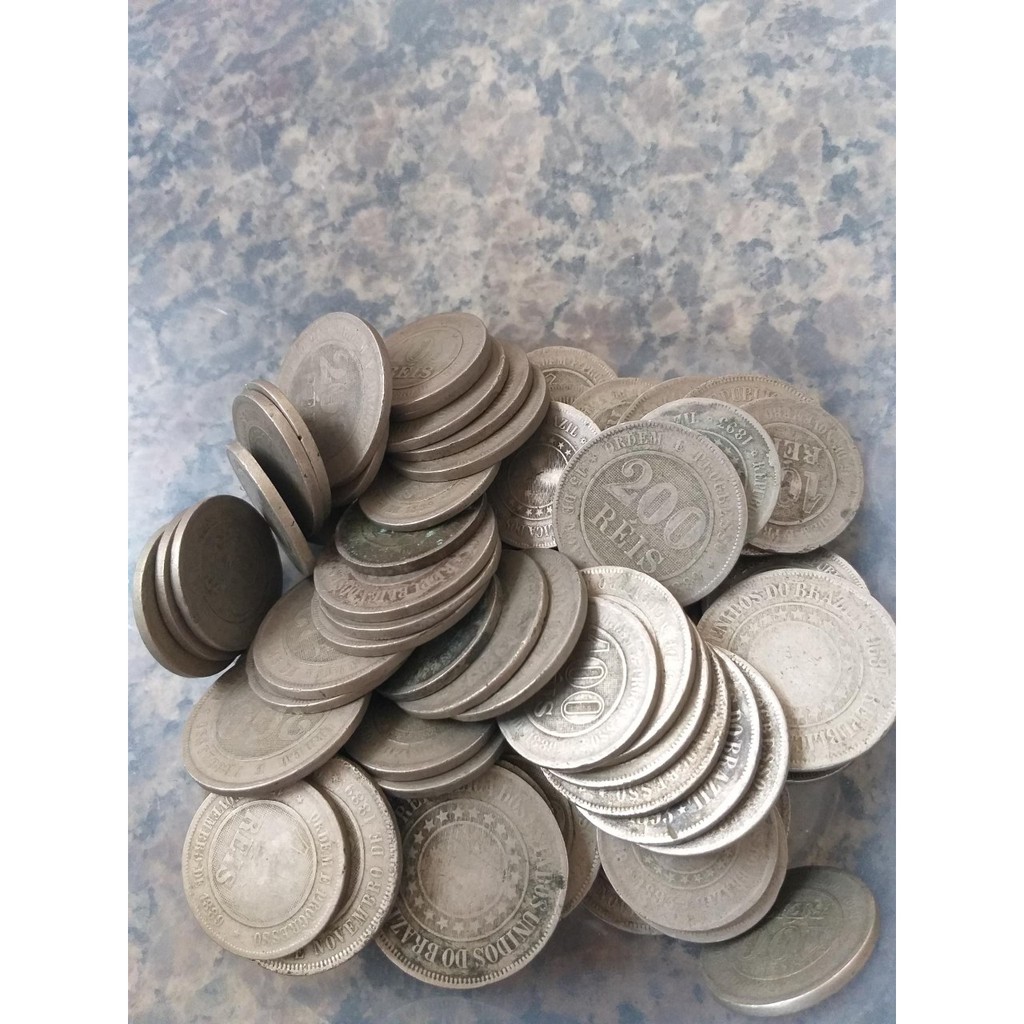 1 kg de moedas de 100 e 200 reis da republica