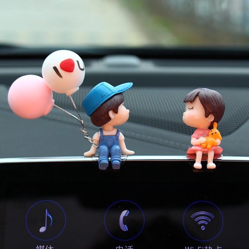 Acessórios do carro bonito dos desenhos animados casais figura estatuetas balão ornamento auto dashboard interior