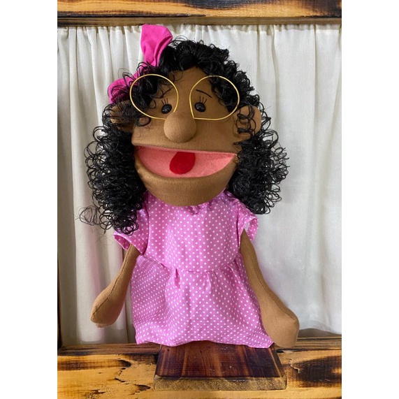 Fantoche de mao menina cacheada
