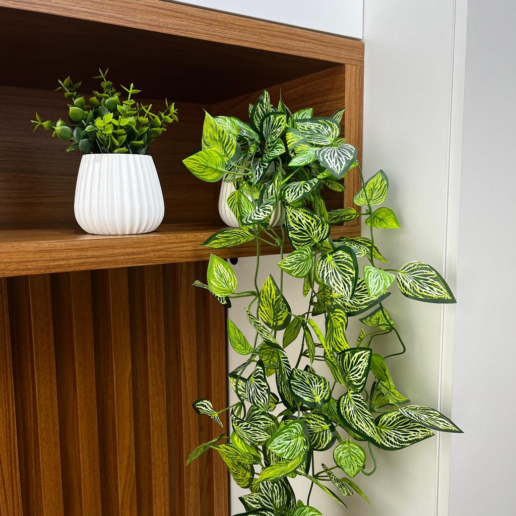Kit com 2 Vasos Decorativos com Folhagens Artificiais: Caladium Pendente 90cm e Folhagem - Gomos