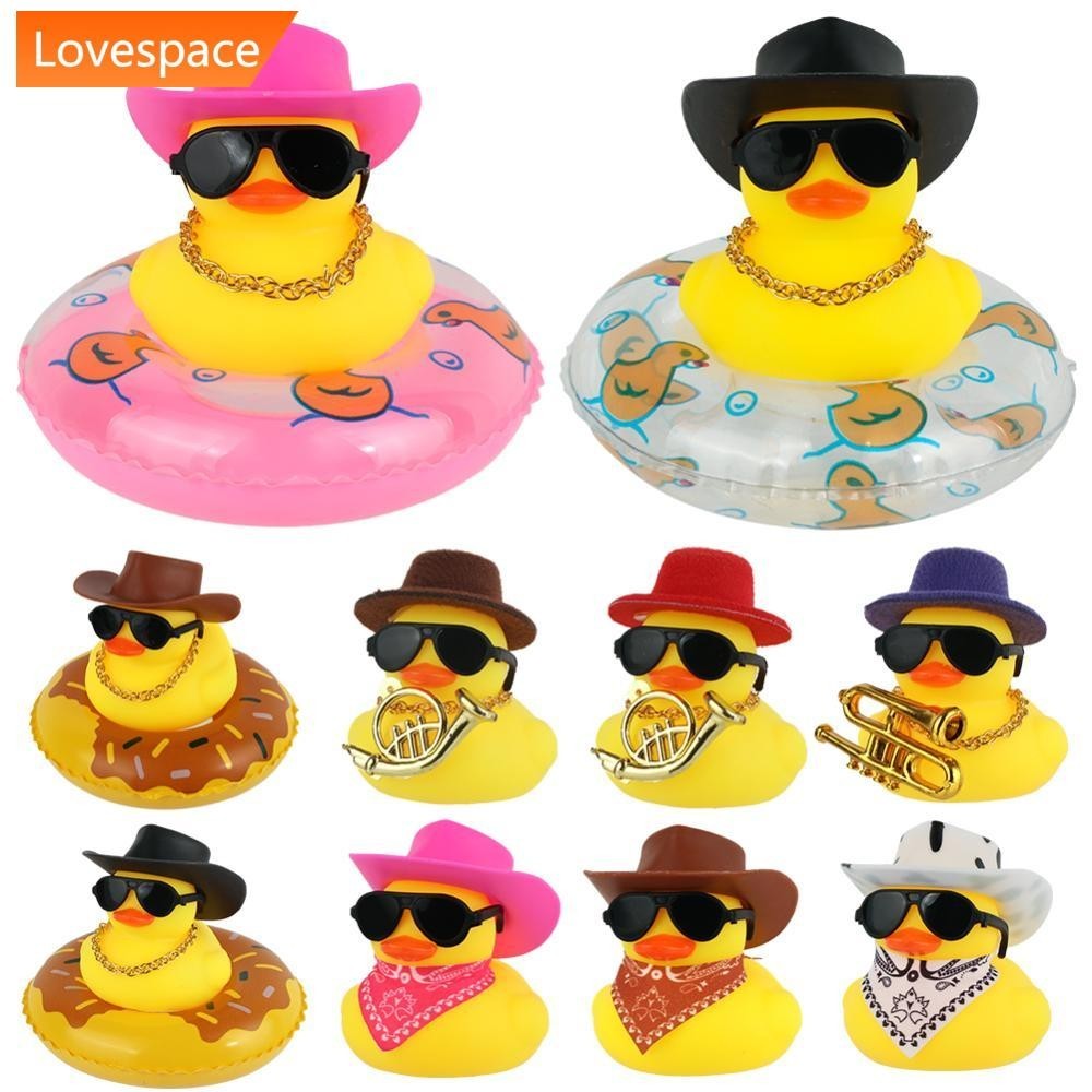 LS-STORE Anel De Verão Ornamento De Pato De Borracha Amarela Decoração De Carro Chapéu De Cowboy Fofo Duckies