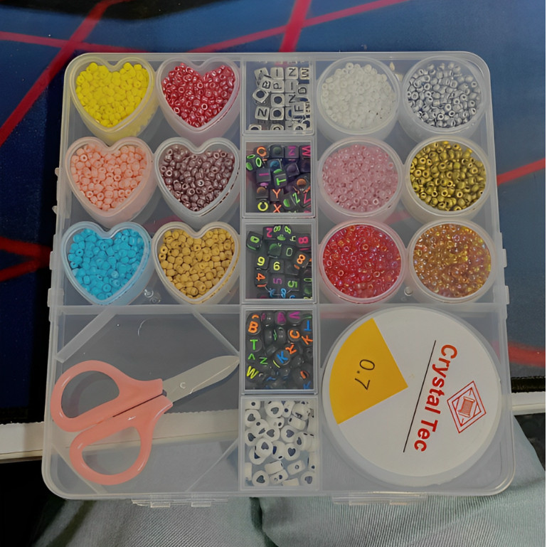 Kit Miçangas Infantil Coração + Maleta + Fio de Silicone + Tesoura Para Pulseira Colar Kit Miçangas Para Fazer Pulseira